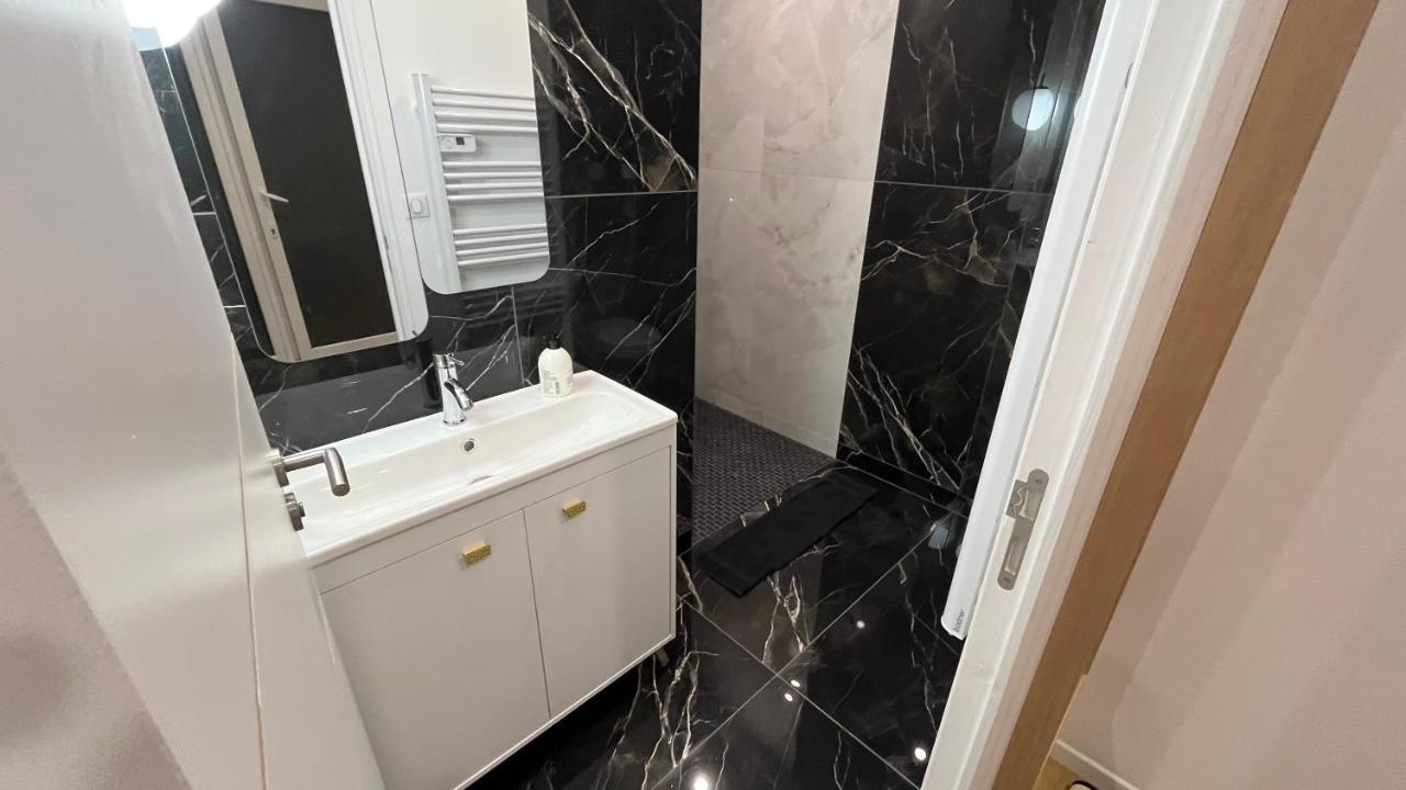 Appartement Luxe Jaune Saint-Etienne  Buitenkant foto